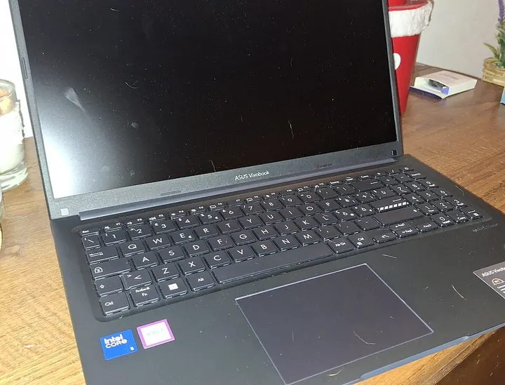 Przykładowy laptop ASUS