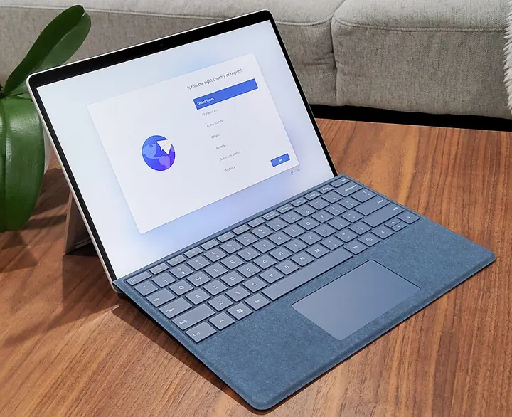 Przykładowy laptop Microsoft